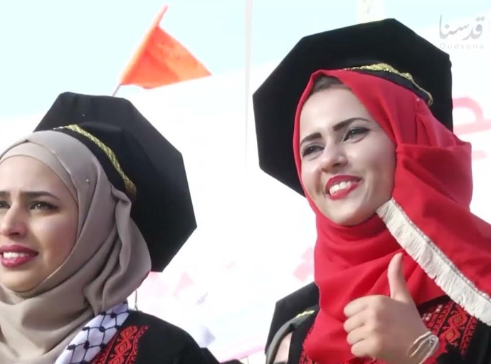  مؤسسة قدسنا الوقفية تقدم مئات المنح الجامعية للطلبة المقدسيين لعام 2022 2023 