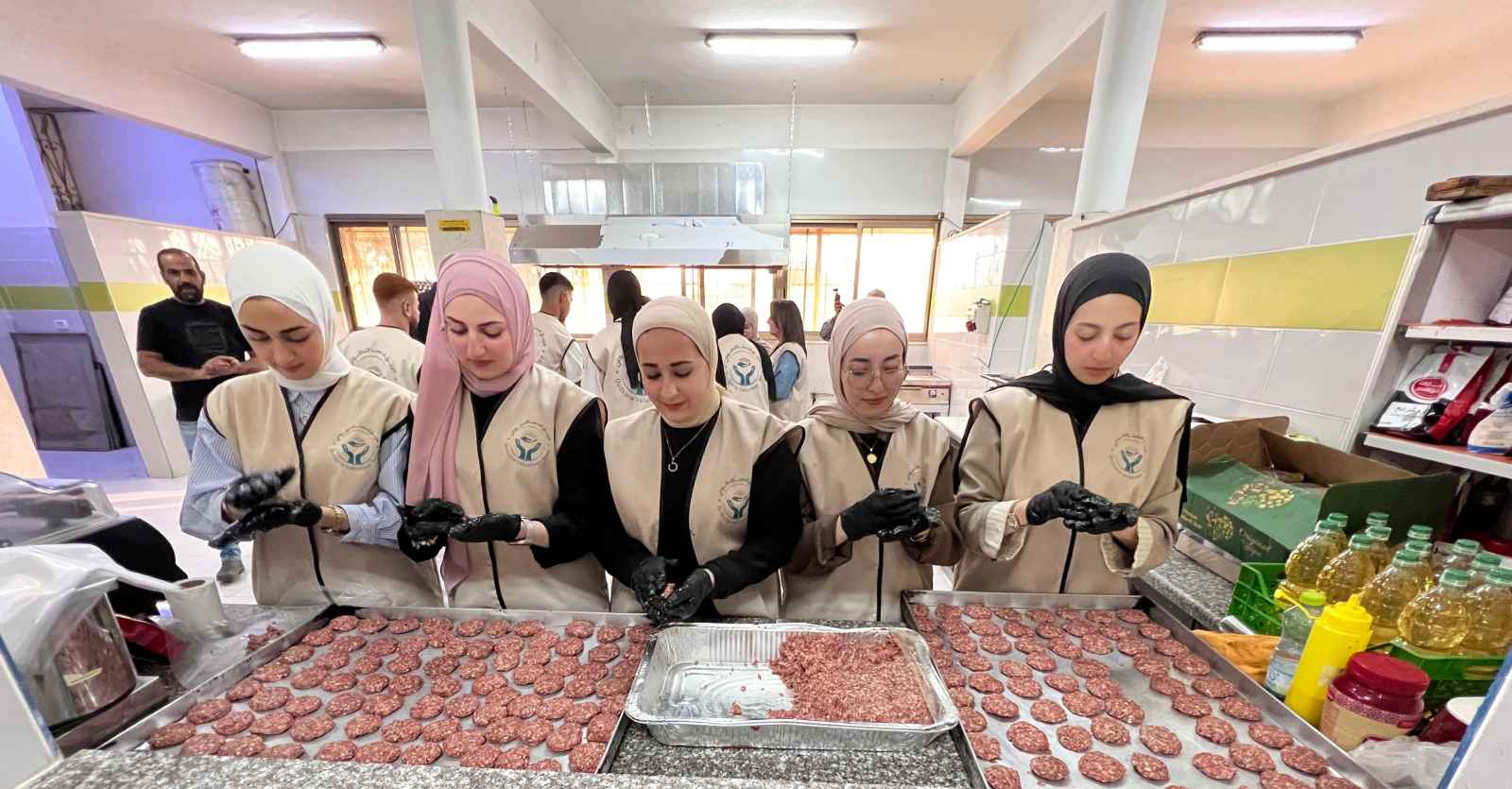 قدسنا تطلق فريقها التطوعي وتنفّذ أولى مبادراته لخدمة الأطفال الأيتام في القدس 